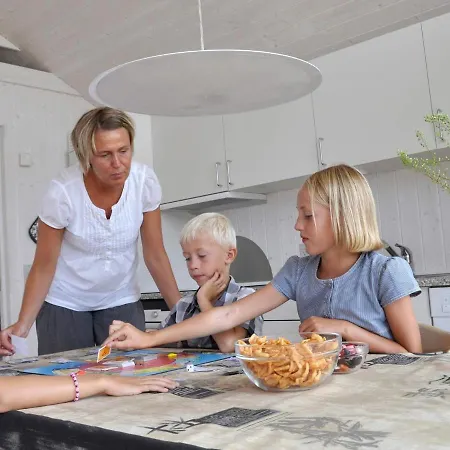 Semesterbostad 6 Person In Skaerbaek-by Traum *